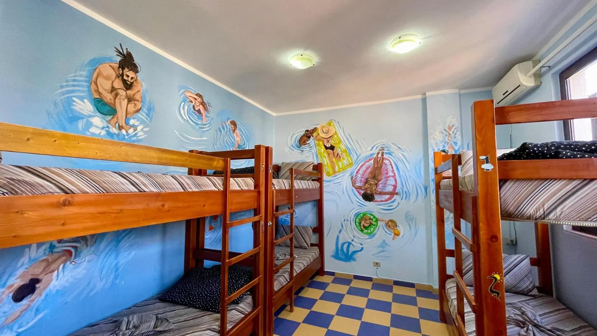 The Galley Party Hostel Shkodra Albanien